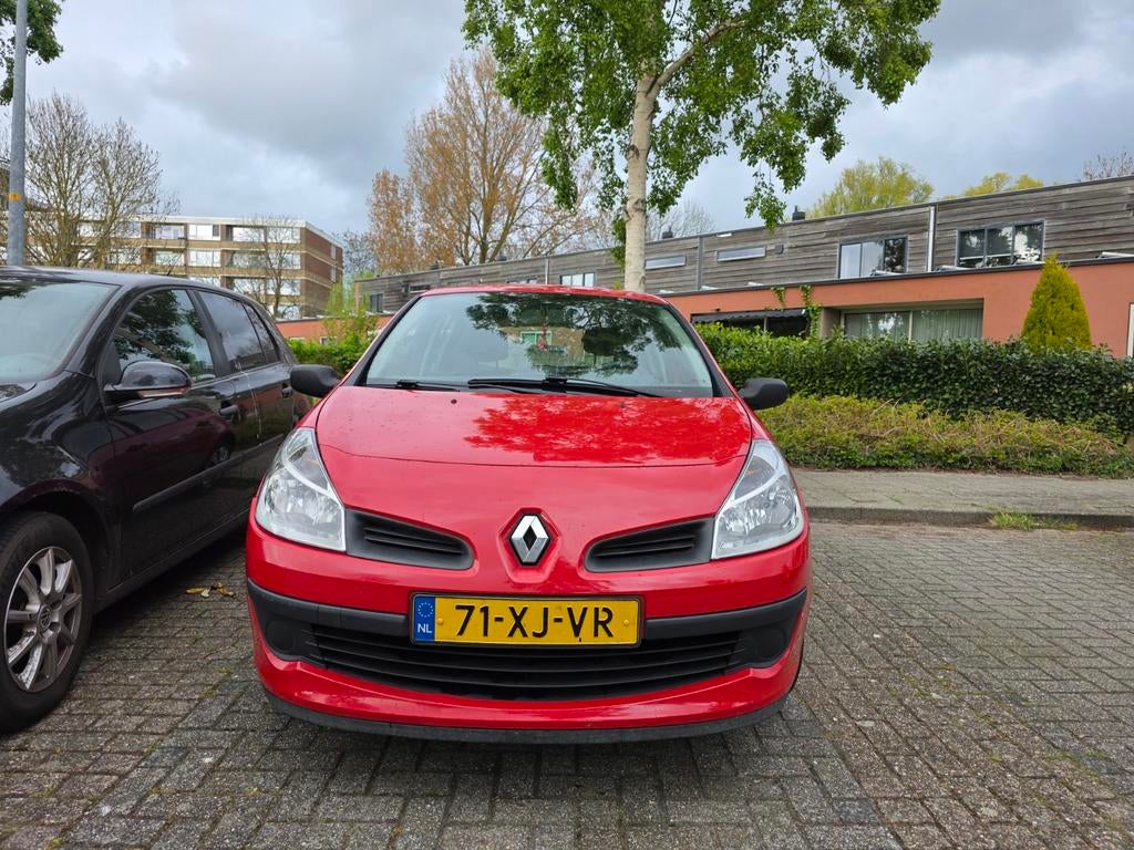 Renault Clio 1.2 16V 55KW 5-DRS E4 2007 Rood, Nieuwe APK, Auto's, Renault, Voorwielaandrijving, 535 kg, 74 pk, 4 cilinders
