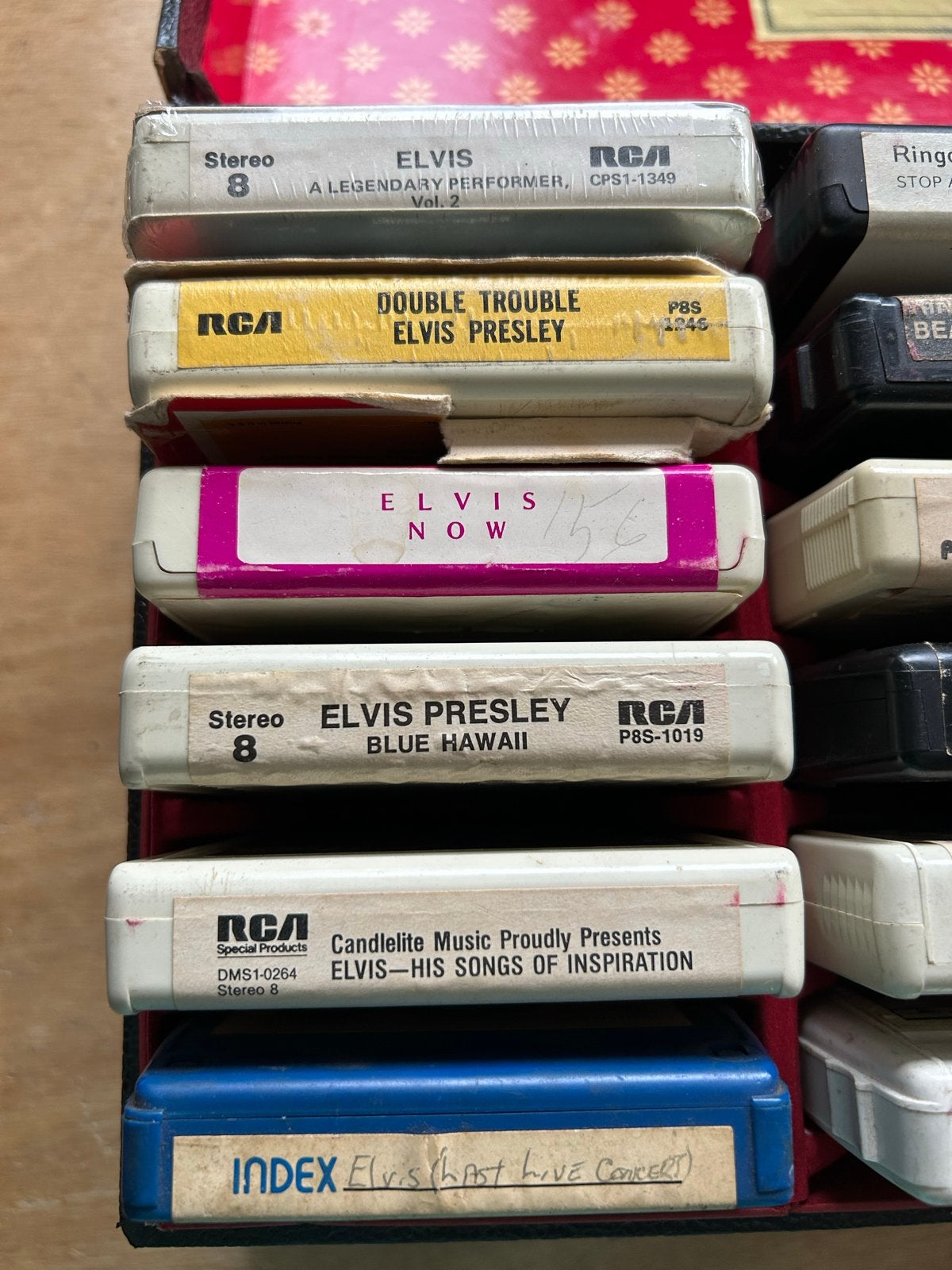 Grote collectie 8-track bandjes met bewaardozen, Ophalen, Gebruikt, Voorbespeeld, Met bewaardoos, rek of koffer