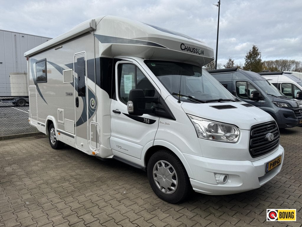 Chausson Titanium 758 AUTOMAAT/QUEENSBED/HEFBED, Caravans en Kamperen, Campers, Automaat, Standaard zit, Ringverwarming, Diesel