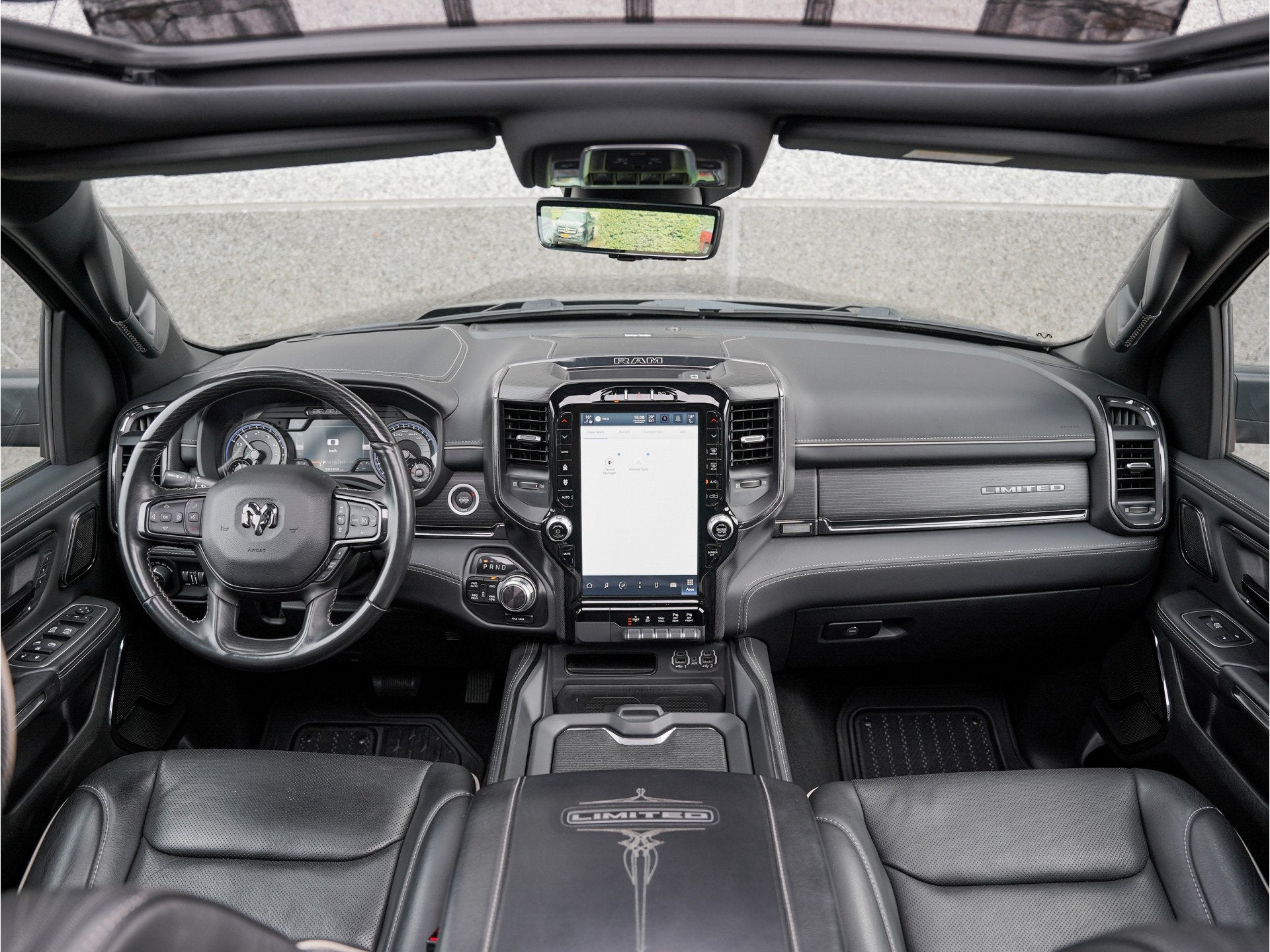 Dodge Ram 1500 5.7 V8 4x4 Crew Cab Limited |Luchtvering |Pan, Auto's, Dodge, Automaat, 2361 kg, Gebruikt, 5654 cc