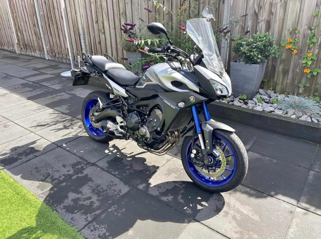 Yamaha MT-09 Tracer- Zeer nette staat – Topkoffer – Scorpion, Motorrijbewijs A, Gebruikt, 3 cilinders, Particulier