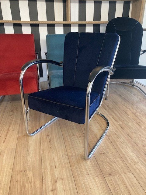 Twee Gispen 412 , chroom , nieuwe koningsblauwe ribstof, Design, 75 tot 100 cm, Zo goed als nieuw, Metaal