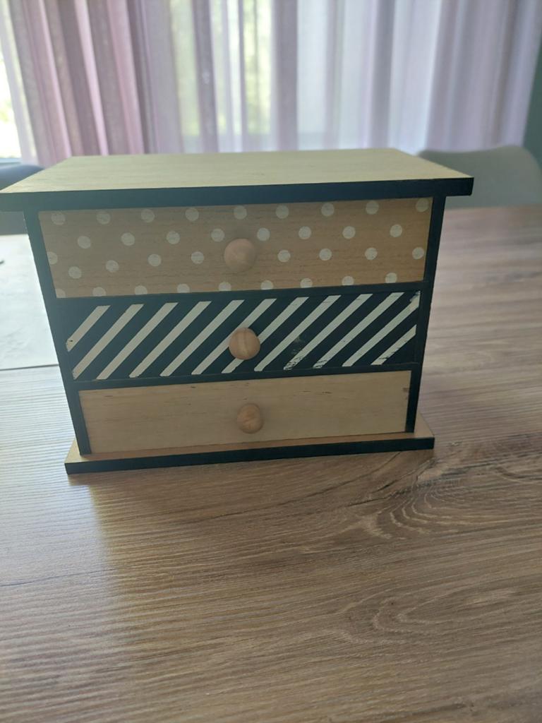 Een leuk sieraden kist., Ophalen