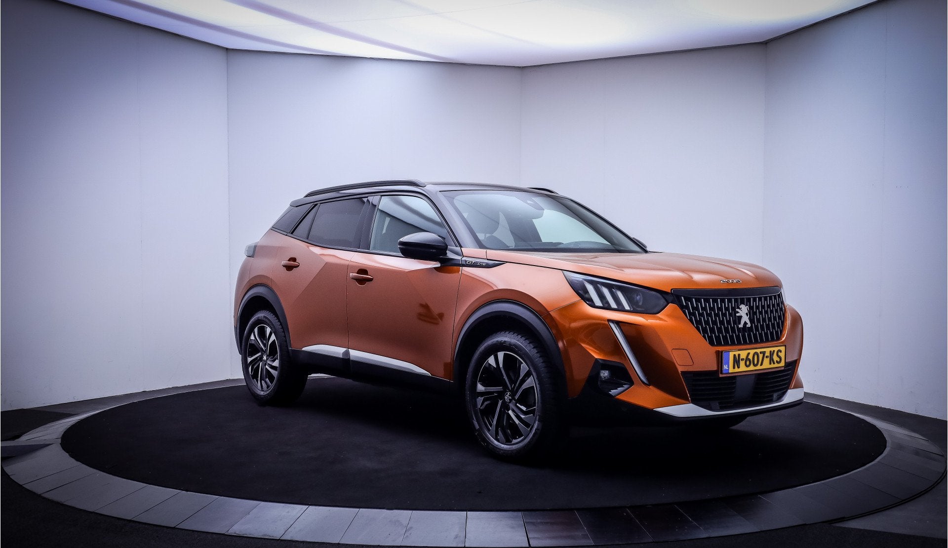 Peugeot 2008 1.2T 130pk GT-Line FULL LED | 360 CAM | STOELVE, Gebruikt, Automatische klimaatregeling, Leder en Stof, Handgeschakeld