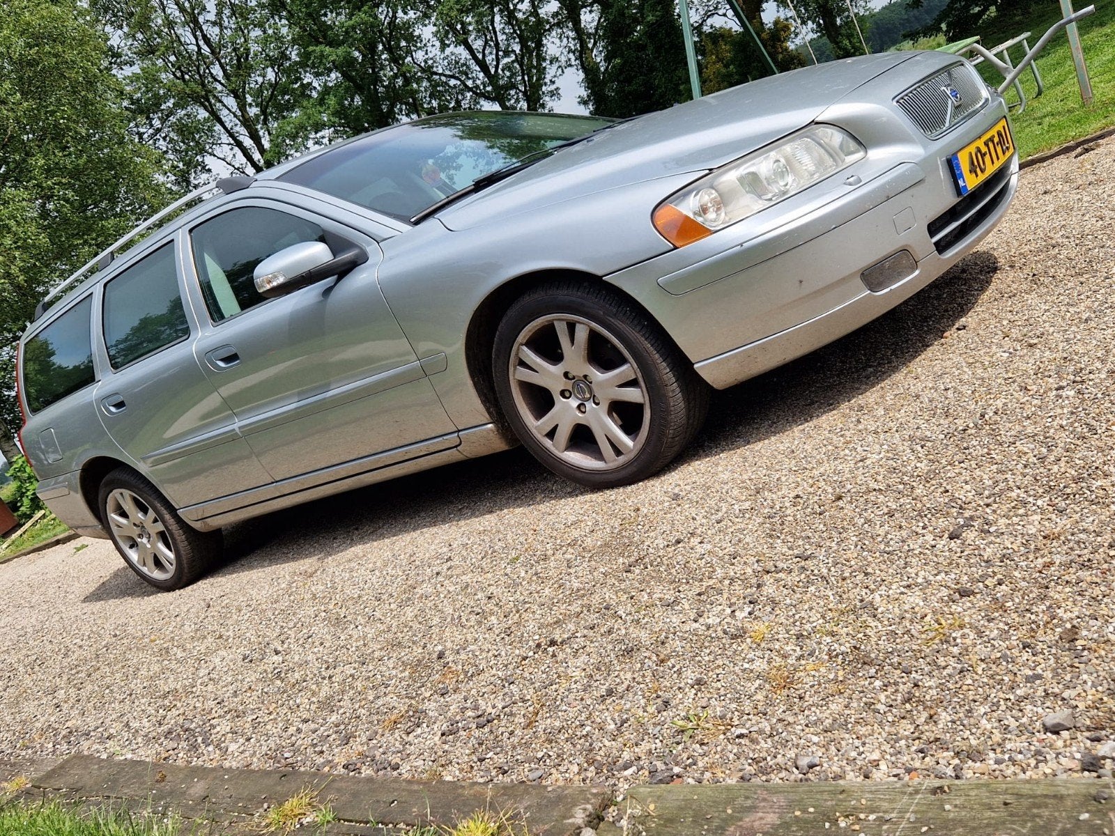 Volvo V70 2.4 D5 136KW Geartronic 2007 Grijs, 1800 kg, Diesel, Zilver of Grijs, 185 pk