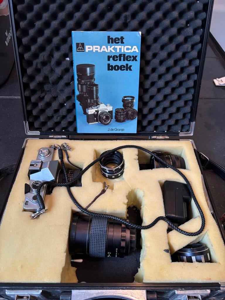 Praktica MTL3 Spiegelreflexcamera met accessoires en boek, Ophalen, Gebruikt, Spiegelreflex, Overige Merken