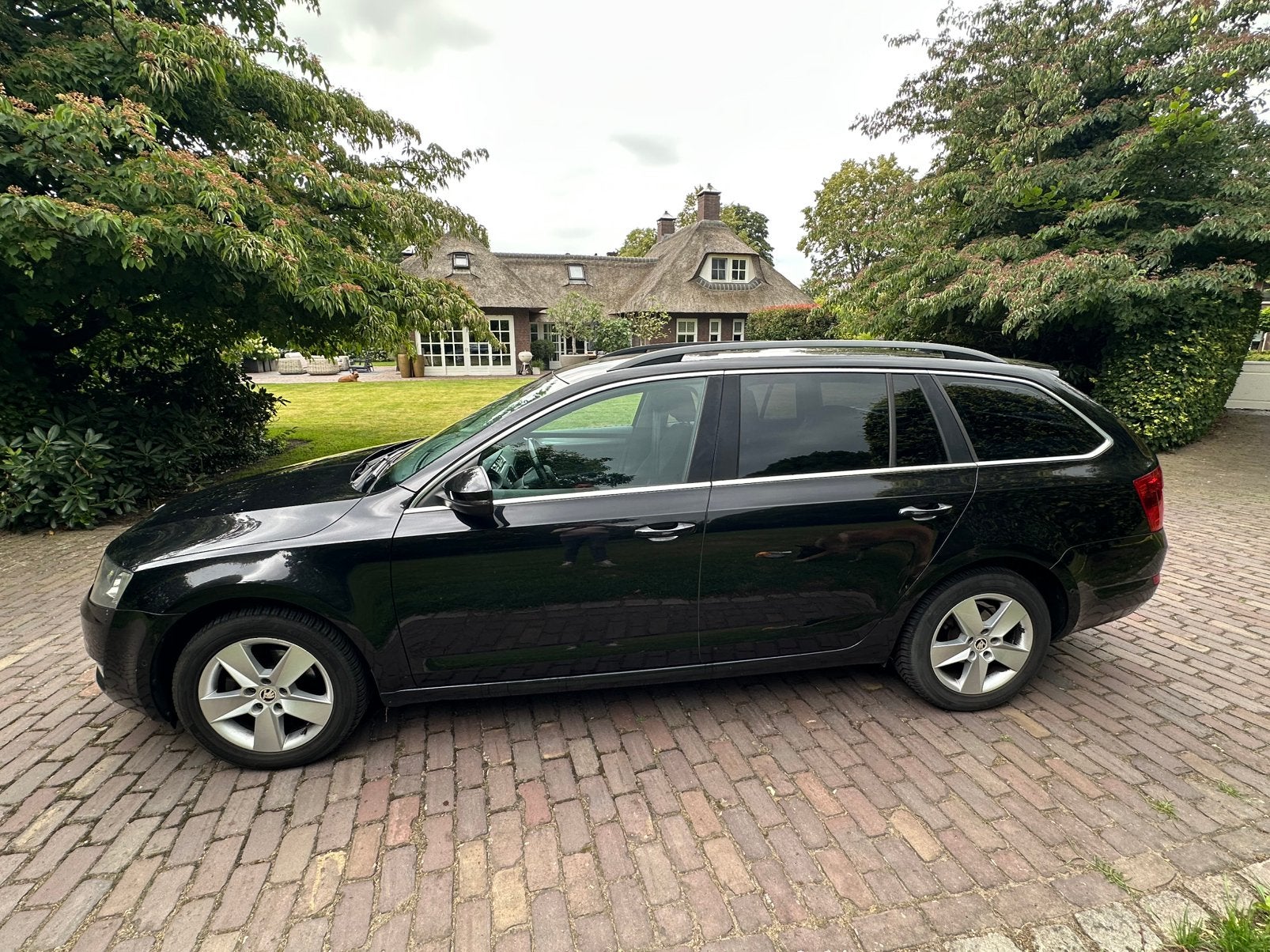 Skoda Octavia 1.6 TDI 77KW Combi Dsg-7 2014 Zwart, Stof, 4 cilinders, Zwart, Bedrijf