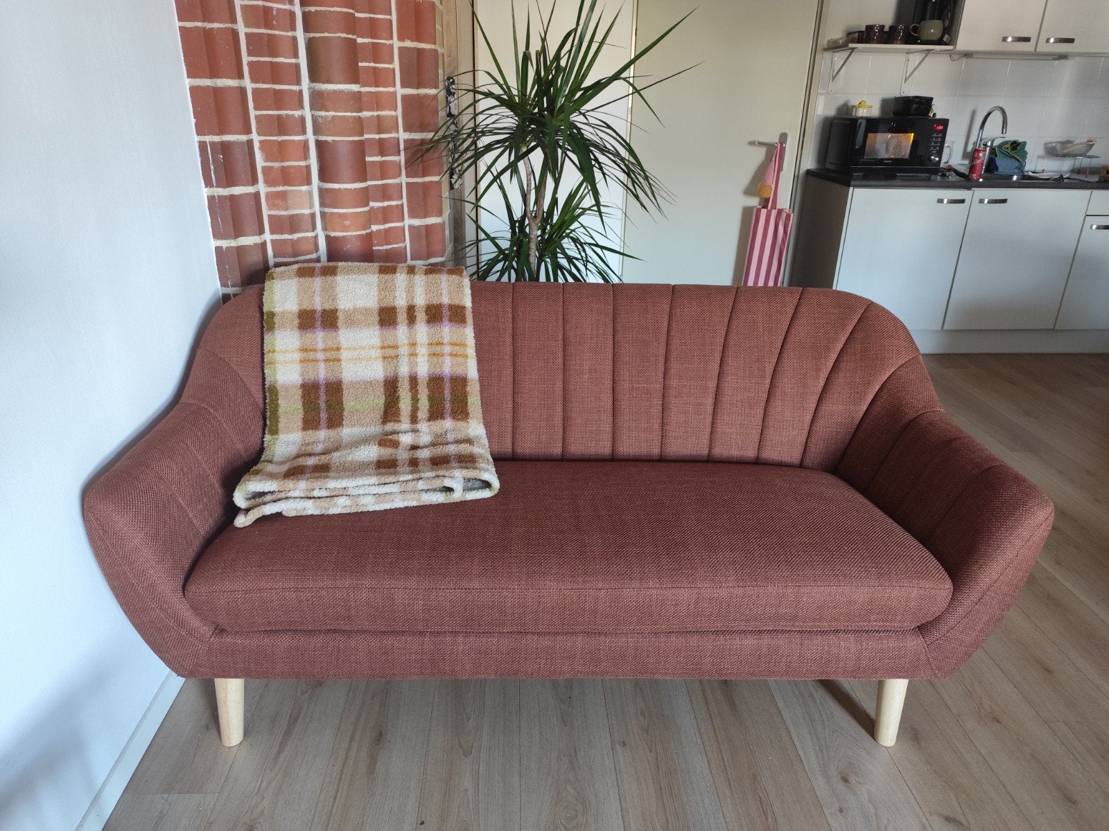 Stijlvolle tweepersoonsbank in terracotta kleur, Ophalen, Modern, Scandinavisch, 150 tot 200 cm, Tweepersoons