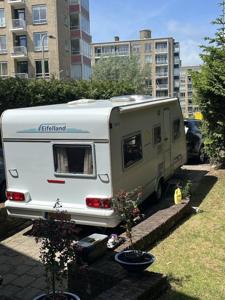 6-Persoons Knaus Eifelland Holiday 500 tk stapelbed, Schokbreker, Stapelbed, Bedrijf, Treinzit