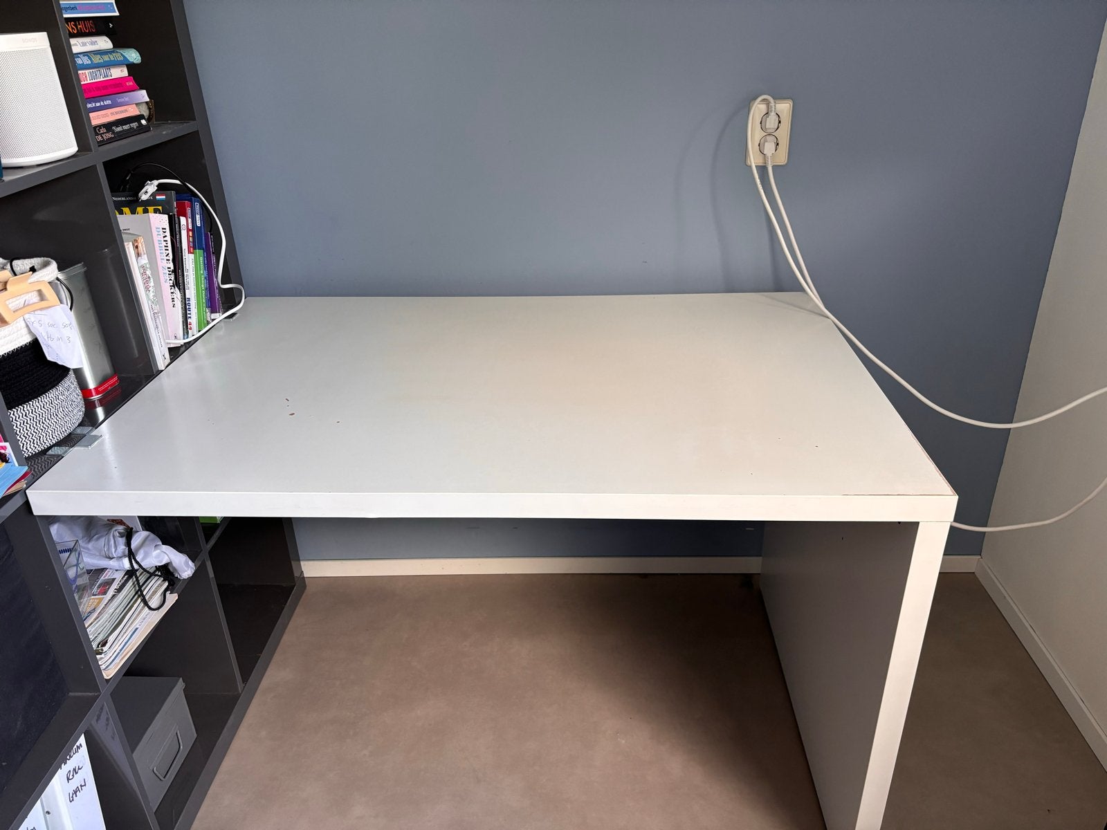 Wit bureau met lichte gebruikssporen, Ophalen, Gebruikt, Spaanplaat of MDF, Overige merken