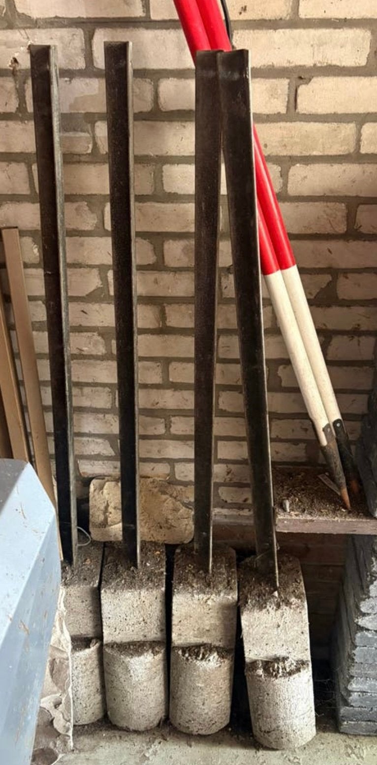 Ijzeren palen met betonnen voet., Ophalen, Gebruikt, Minder dan 180 cm, Palen