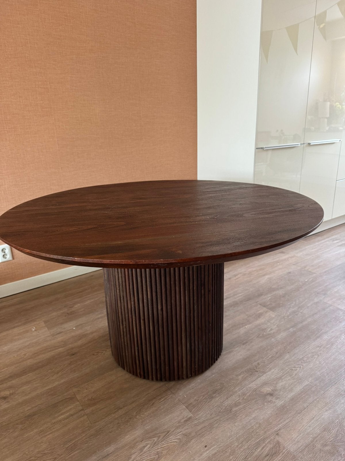 Ronde walnoot houten eettafel 140cm diameter, Huis en Inrichting, Ophalen, Zo goed als nieuw, Rond, 100 tot 150 cm