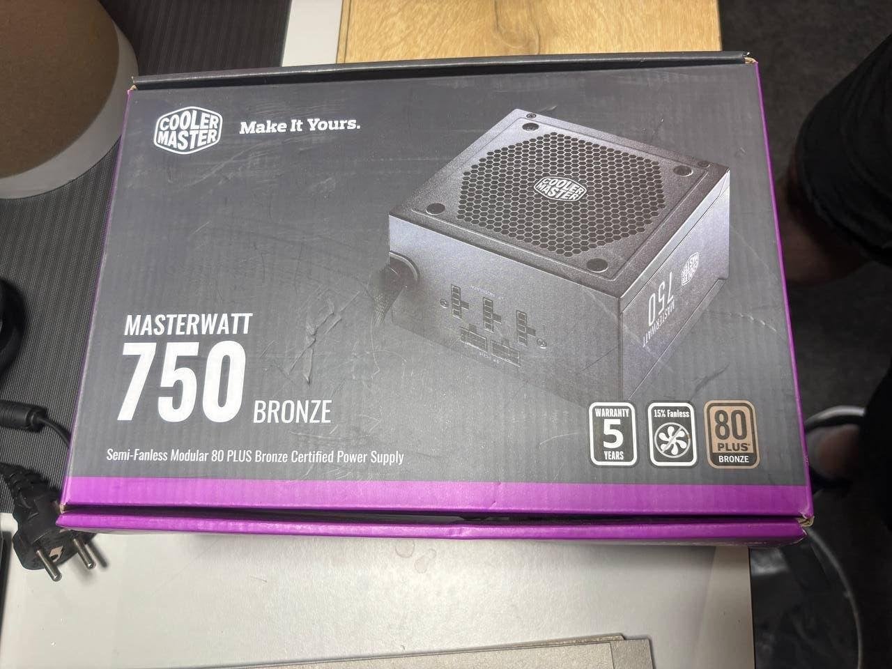 Cooler Master MasterWatt 750W Bronze semi-modulaire voeding, Ophalen of Verzenden, Zo goed als nieuw