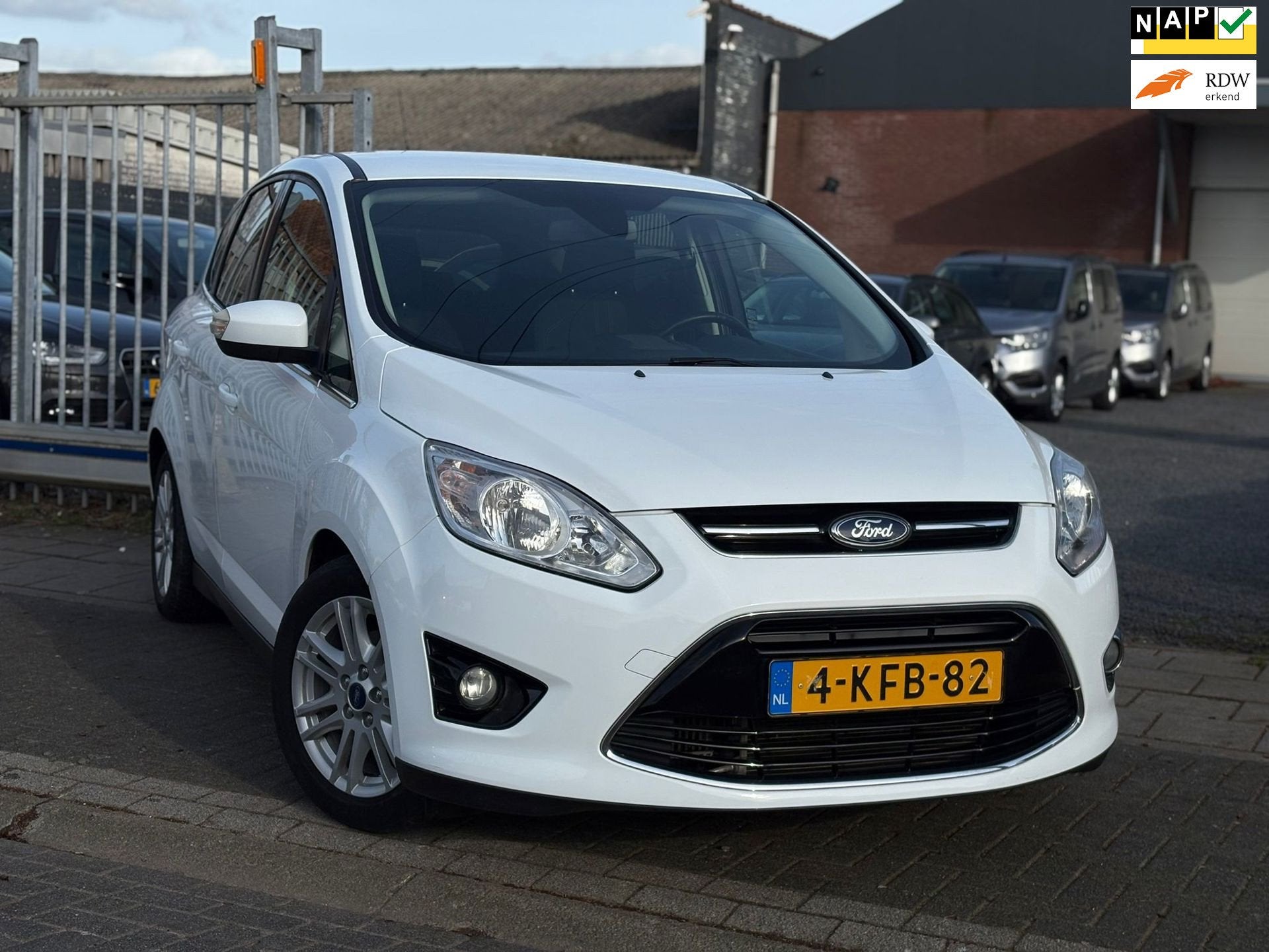 Ford C-Max 1.0 Titanium | D-Riem V.V | Navigatie | Climate c, Auto's, Euro 5, Gebruikt, Zwart, Wit