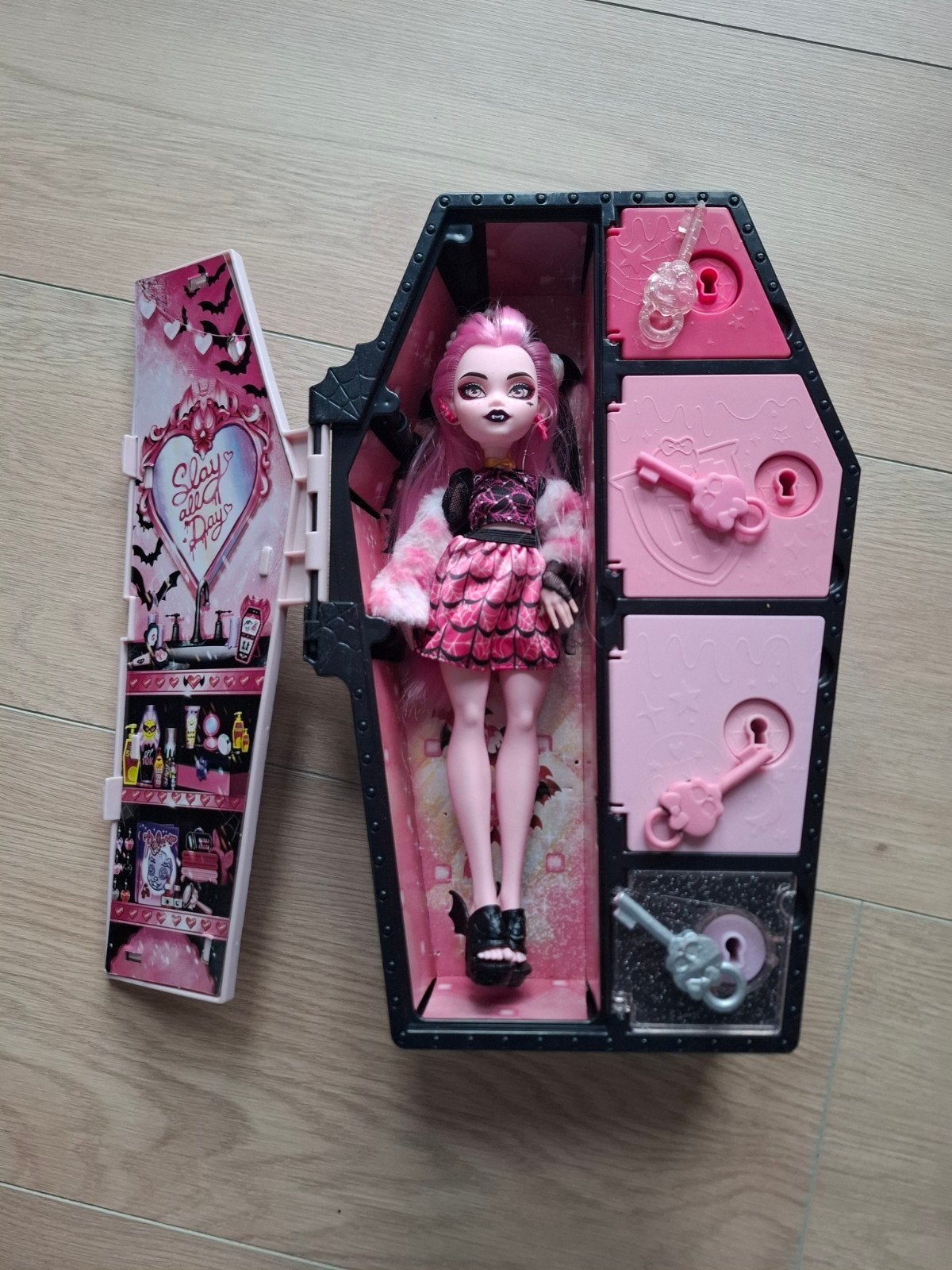 Monster High Draculaura Koffer met Pop en Accessoires, Ophalen of Verzenden, Zo goed als nieuw, Overige typen