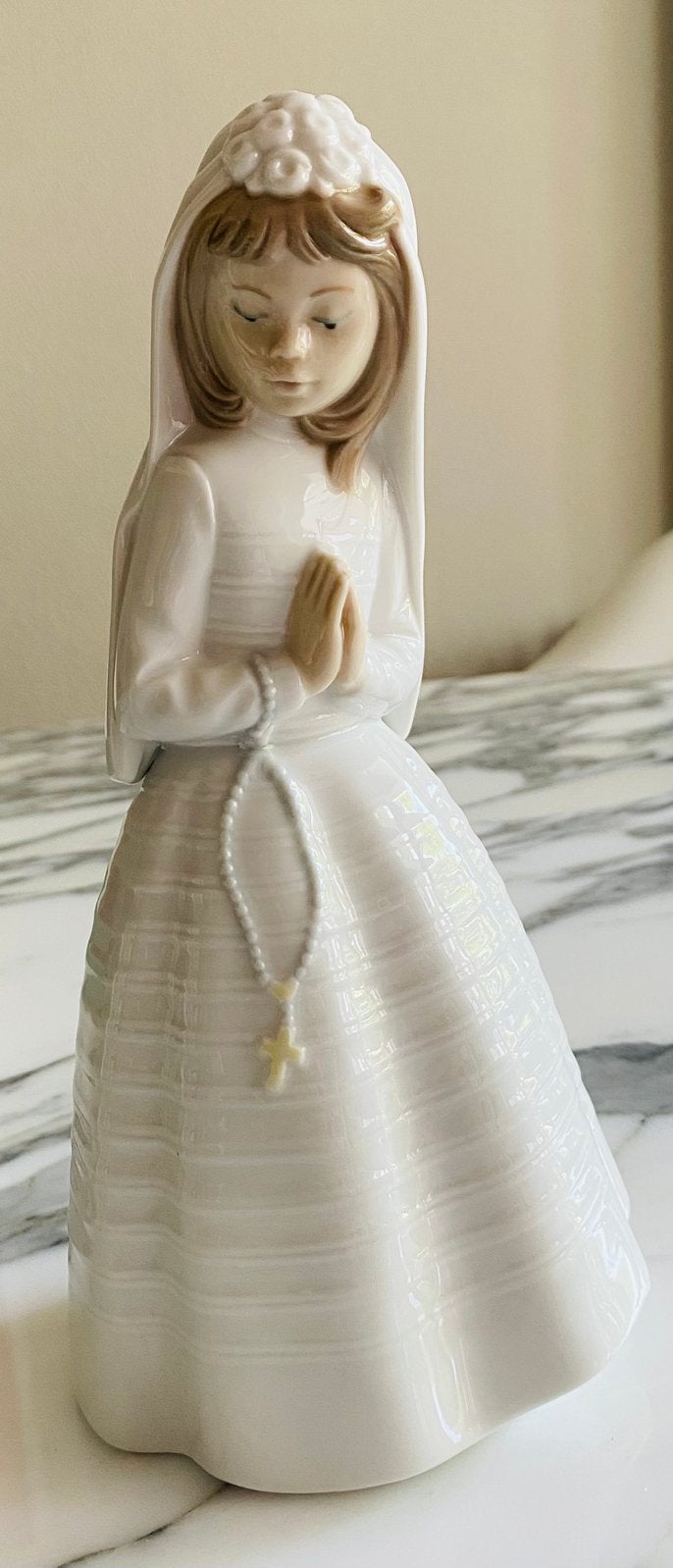 NAO by Lladró beeldje, Communiemeisje biddend, 23,5 cm, Ophalen of Verzenden, Zo goed als nieuw, Mens