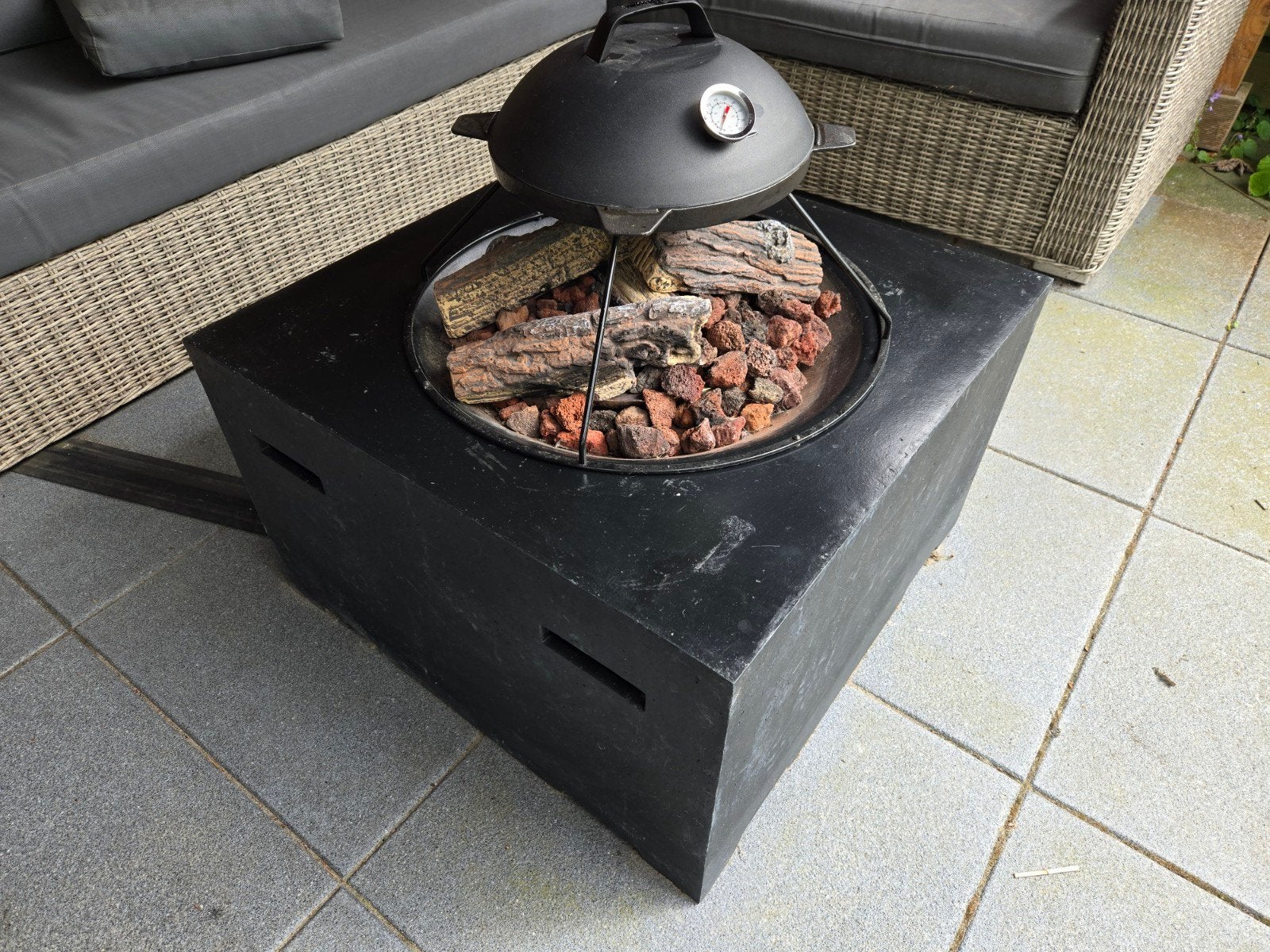 Happy Cocooning vierkante vuurtafel +Enclosure gasfles +BBQ, Ophalen, Gebruikt