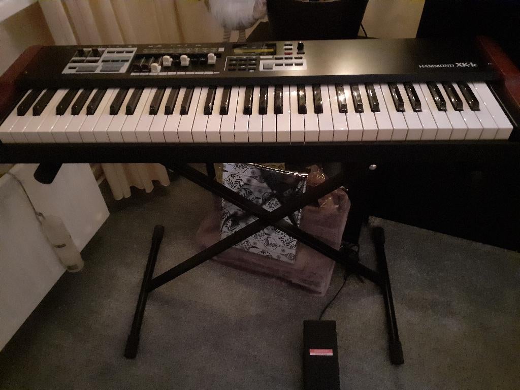zgan HAMMOND XK1c +standaard+leslie slow/fast pedaal, Muziek en Instrumenten, Orgels, Ophalen, Zo goed als nieuw, 3 klavieren