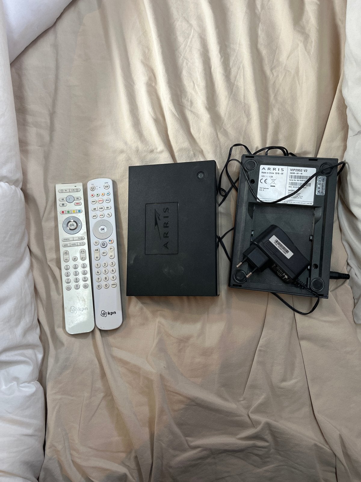 Arris VIP2952 V2 Decoder met afstandsbedieningen, Ophalen of Verzenden, Gebruikt, Decoder