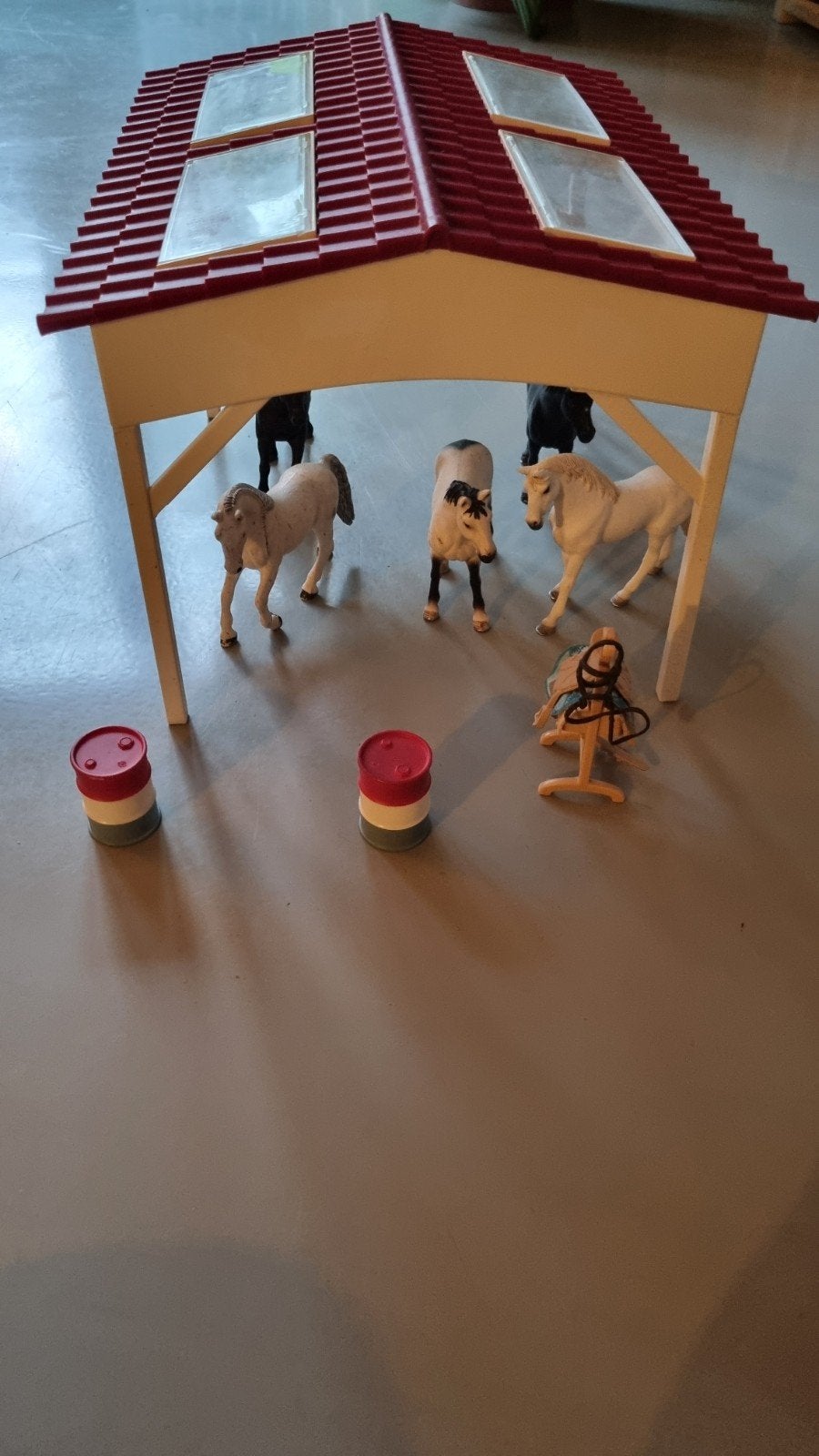 Schleich paardenstal met paarden en accessoires, Ophalen of Verzenden, Gebruikt, Jongen of Meisje