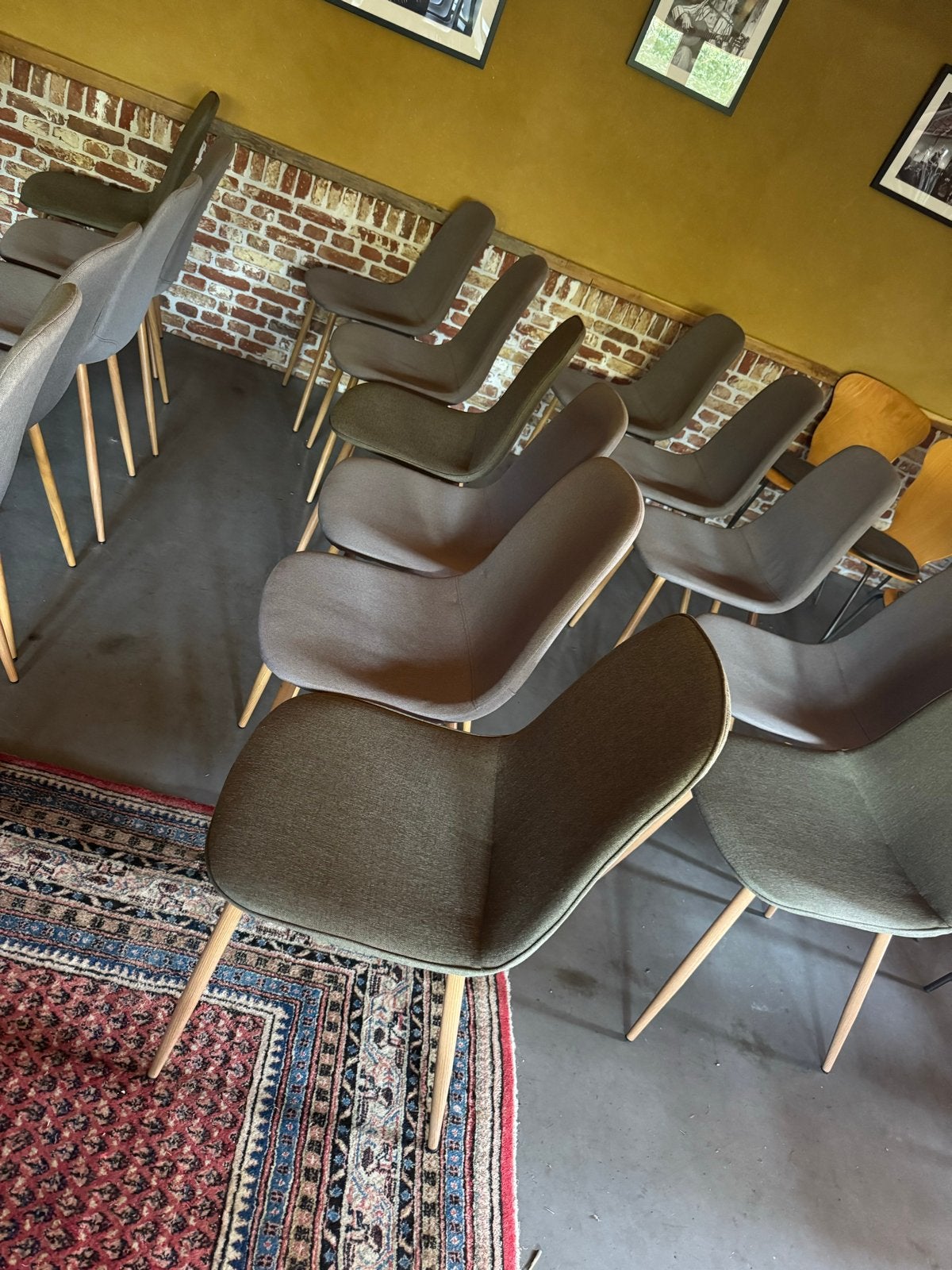 JYSK Egedal stoelen - Set van 32 p/s 12 euro. Setprijs 375, Ophalen