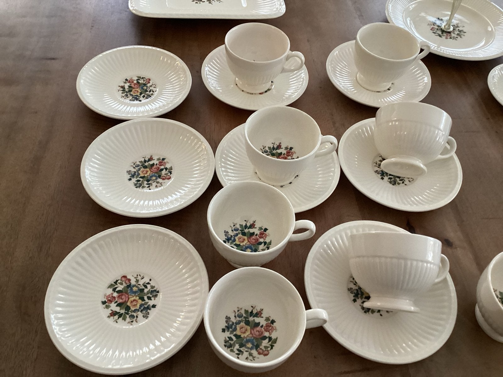 Wedgwood Conway servies: kop en schotels, gebaksbordjes enz, Ophalen of Verzenden, Zo goed als nieuw, Wedgwood, Porselein