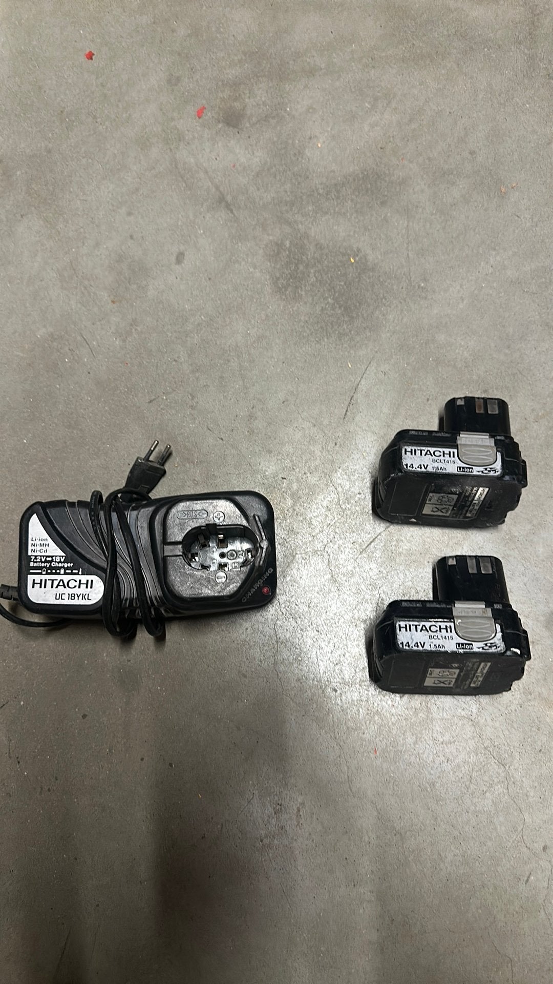 Hitachi UC18YKL acculader + 2x 14,4V accu BCL1415, Ophalen of Verzenden, Gebruikt