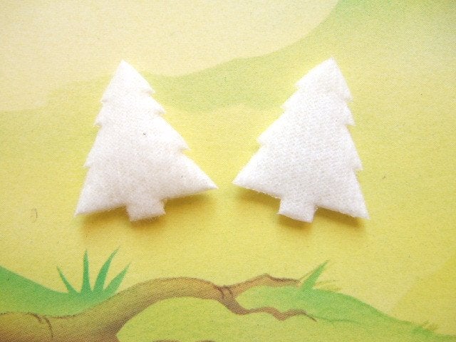 OPRUIMING ~ Mooie vilten kerstboom ~ 2,5 cm ~ Wit, -, Textiel, Nieuw, Ophalen of Verzenden