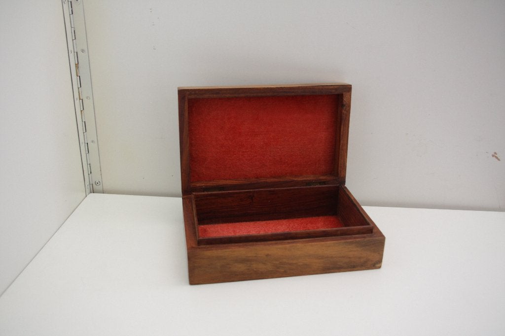 Hardhouten doos met deksel en messing decoratie., Ophalen of Verzenden, Bruin, Hout, Klassiek