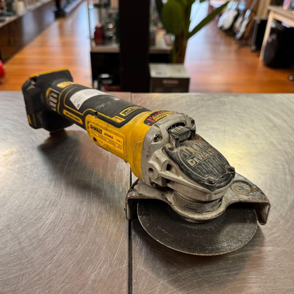 DeWALT DCG405 accu haakse slijper 125mm 18V XR basic body, Dewalt, Zo goed als nieuw, Support@dewalt.com, 701 E. Joppa Road
Towson, MD 21286
USA