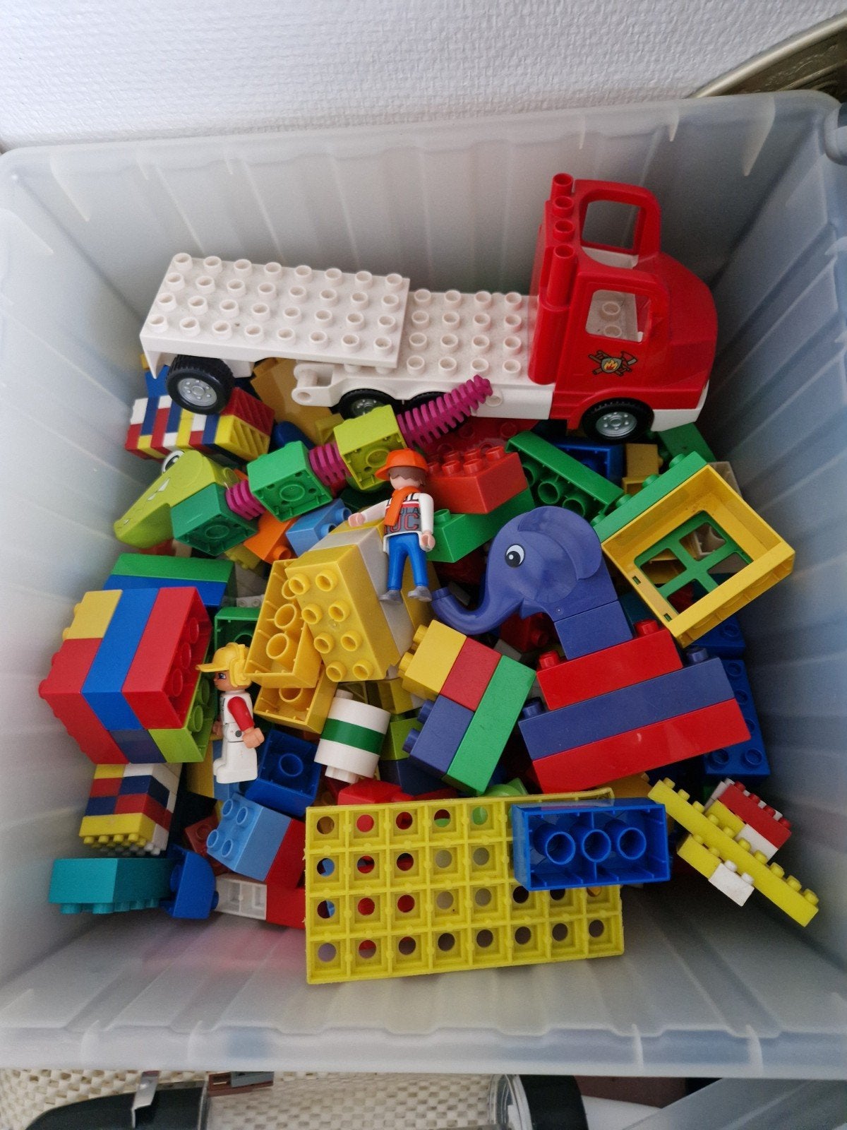 Grote bak Duplo met diverse blokken en figuren, Ophalen