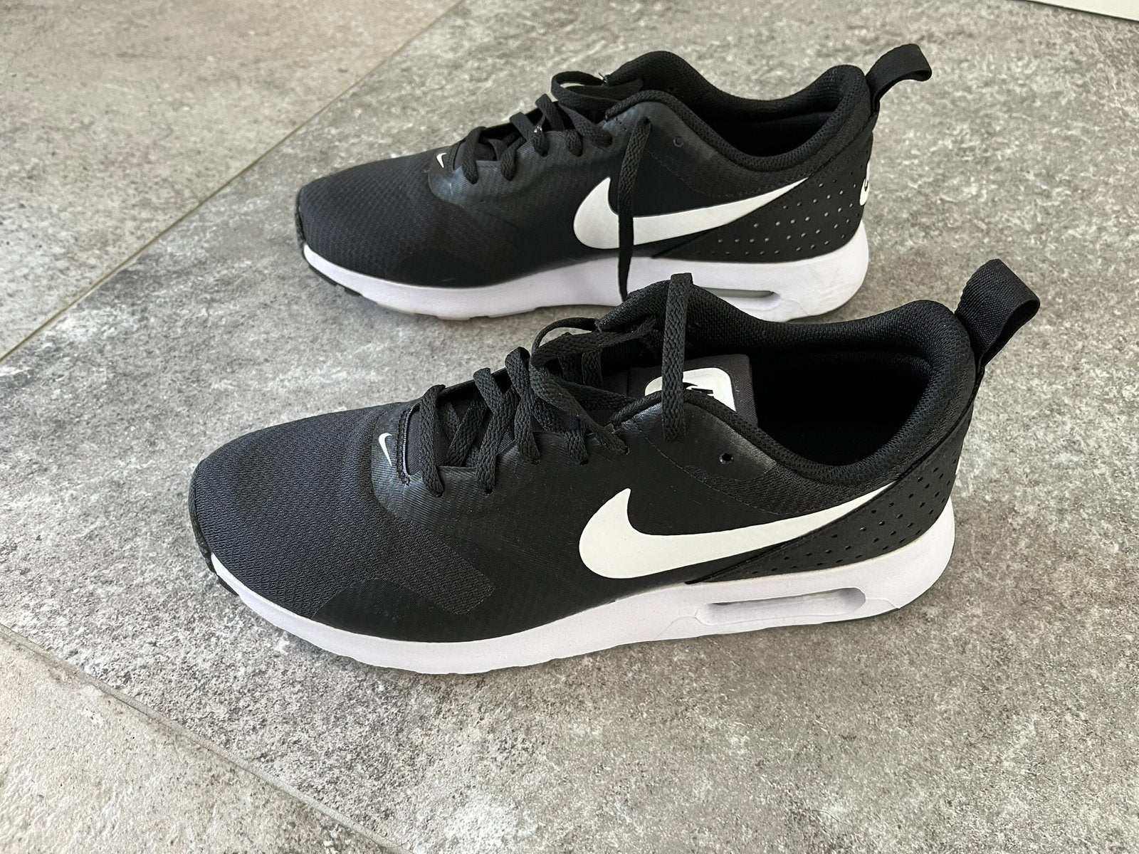 Nieuwe Nike Air Max Tavas sneakers - Zwart/Wit, Ophalen, Zwart, Nieuw, Sneakers of Gympen
