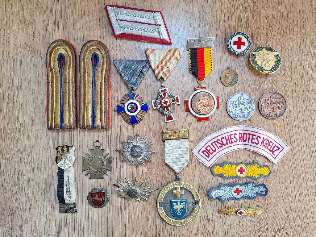 Lot Duits, Oostenrijkse, emblemen WO1, WO2, BRD, Ophalen of Verzenden, Overige materialen, Buitenland