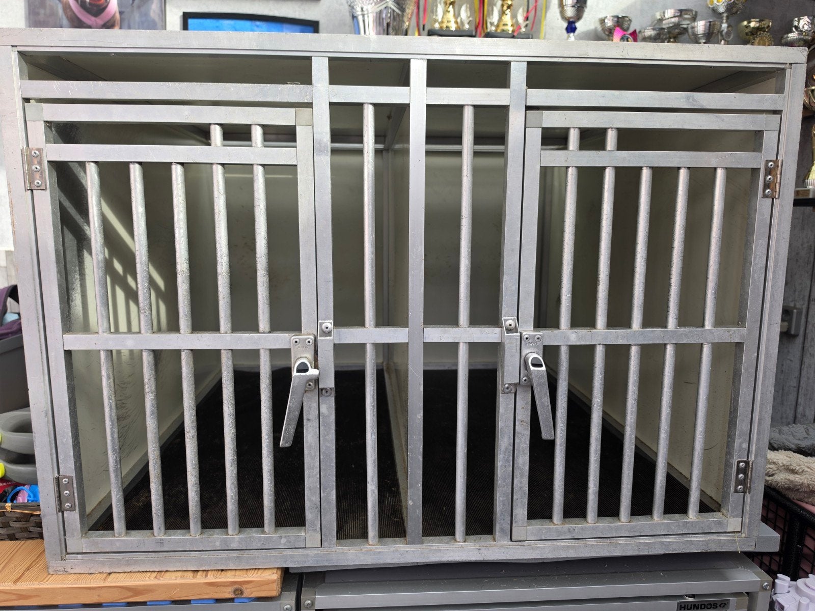 2 vaks transportkennel autobench autokennel, Ophalen, Gebruikt