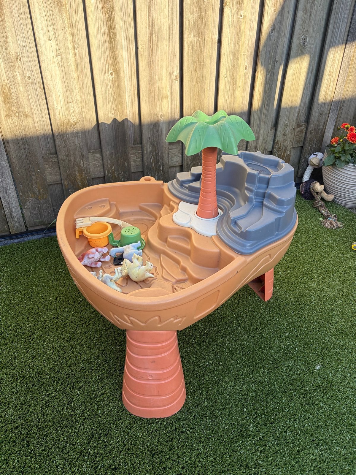 Zand- en watertafel met dinosaurus-thema, Ophalen, Gebruikt