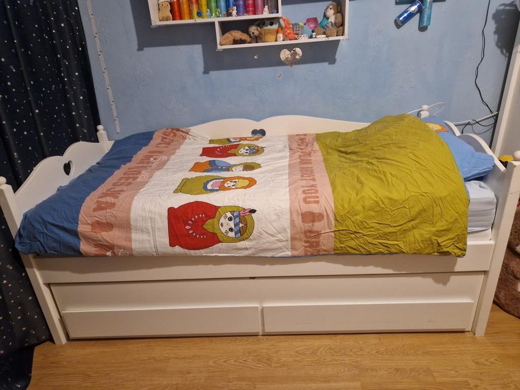 Eenpersoonsbed met uitschuifbaar logeerbed en lades., Ophalen
