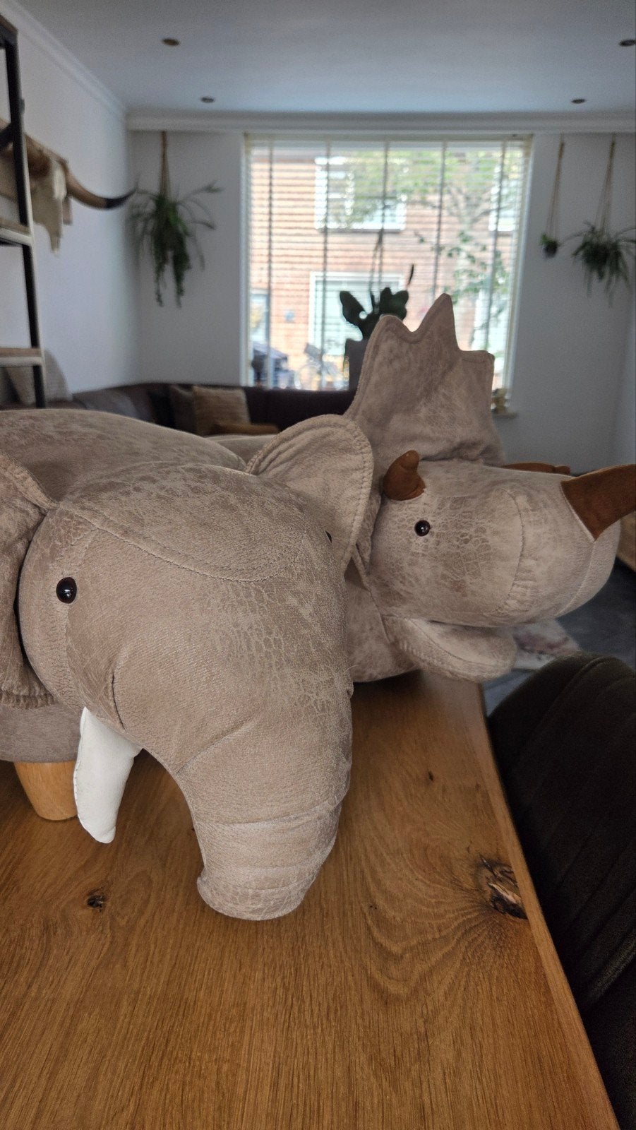 Super gave kinder poef: Olifant en Dino (zo goed als nieuw), Ophalen, Zo goed als nieuw, Stoel