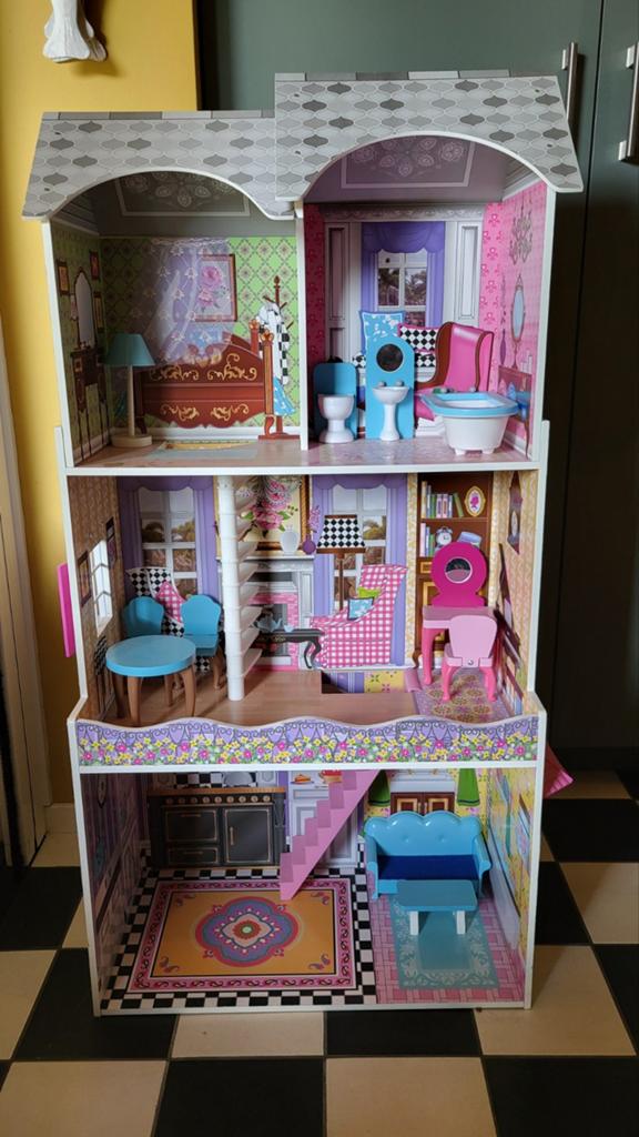 Barbiehuis met toebehoren, Ophalen, Zo goed als nieuw, Toebehoren