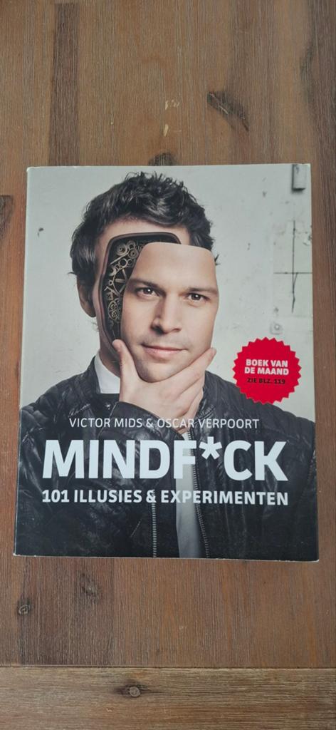 Mindf*ck: 101 illusies & experimenten - Victor Mids, Boeken, Hobby en Vrije tijd, Ophalen of Verzenden, Zo goed als nieuw, Overige onderwerpen