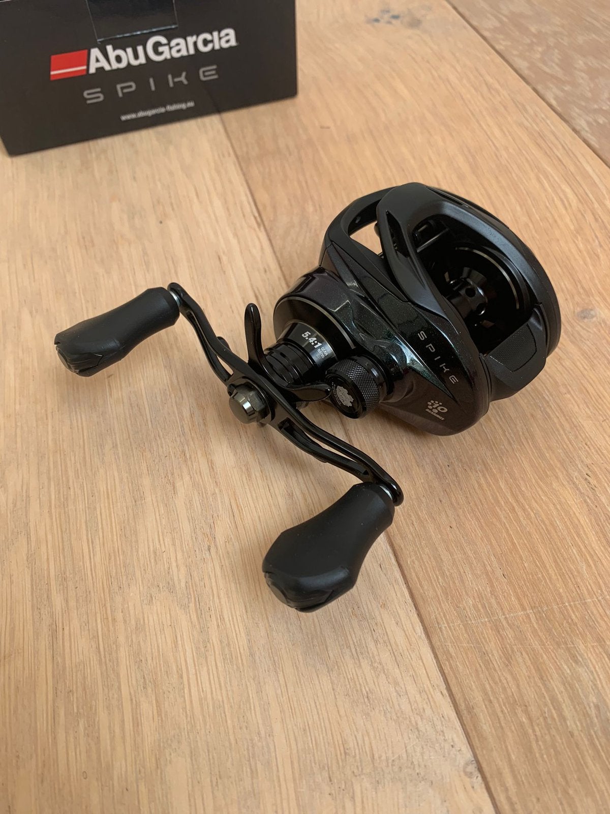 Nieuwe Abu Garcia Spike LP-LG Crank LH reelmolen, 10 lagers, Abu garcia, Werphengel, Nieuw, Ophalen of Verzenden