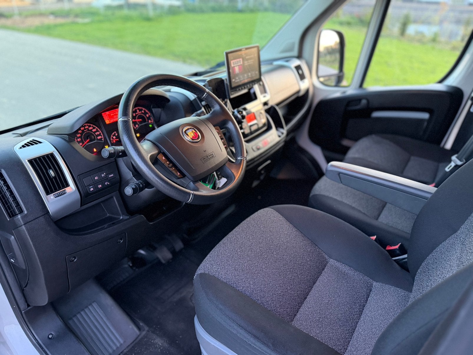 Fiat Ducato Dubbele Cabine Automaat 2020 Grijs 7-Pers BOMVOL, Stof, Bedrijf, Diesel, 750 kg