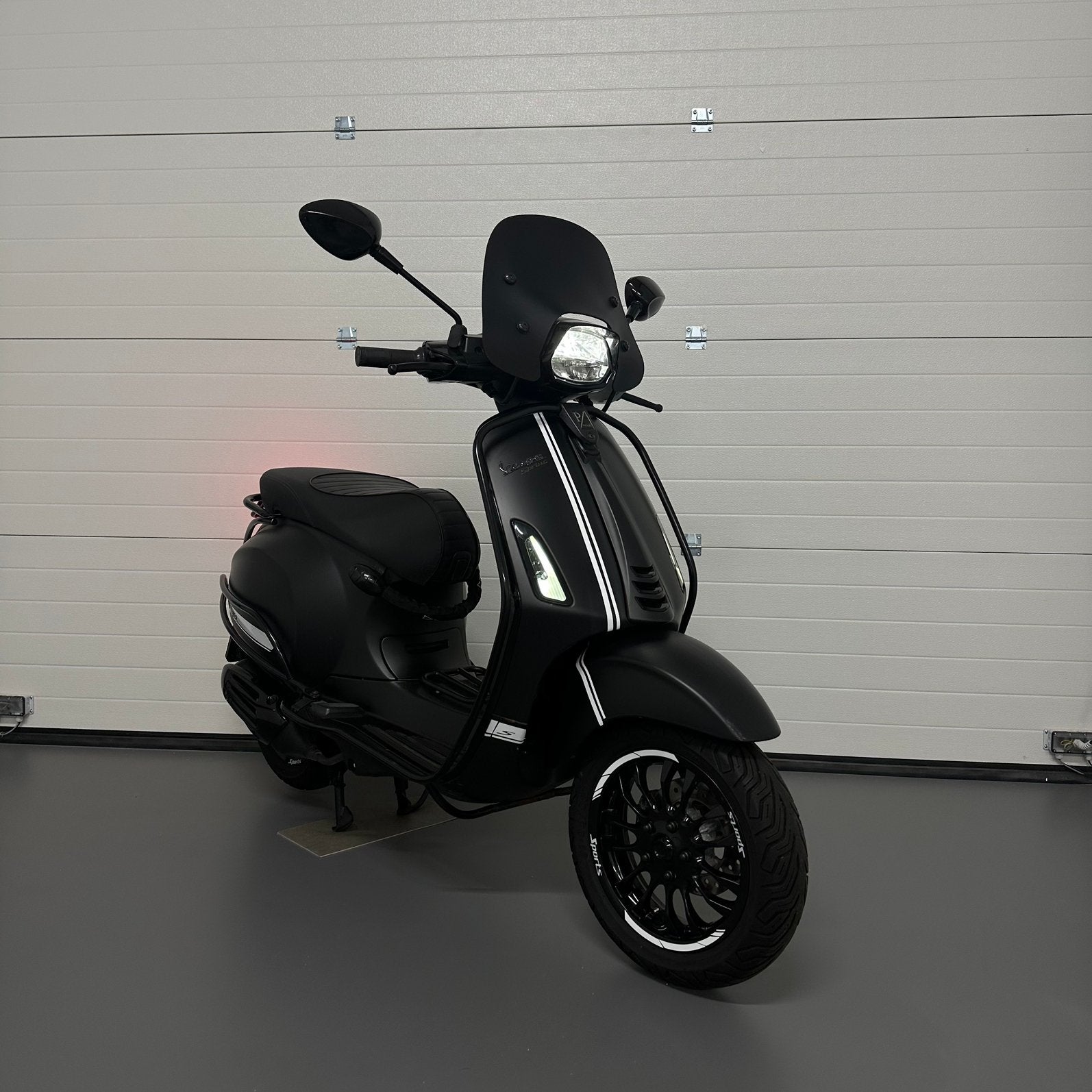 Vespa Sprint Brom 80cc 2020 Mat Zwart Exclusief met garantie, Ophalen, Overige modellen, Maximaal 45 km/u, Zo goed als nieuw