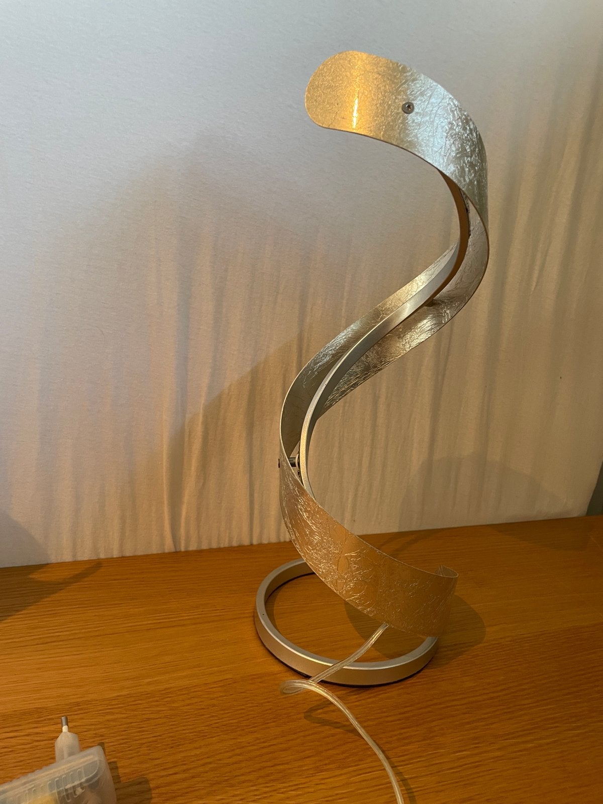 Moderne Zilverkleurige Tafellamp - Sfeervolle Verlichting, Ophalen of Verzenden, Modern, Zilver, Sfeerlamp