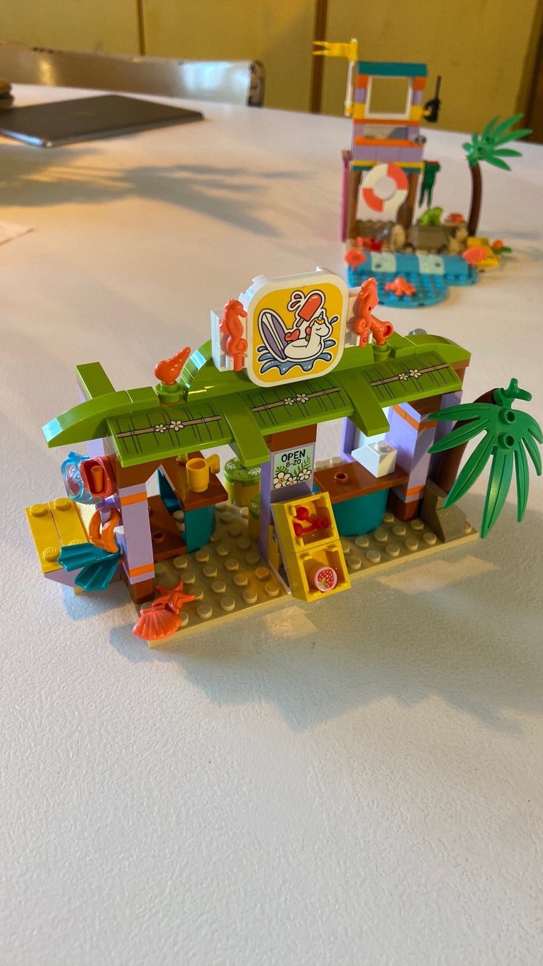 Foto 11 van Lego Friends set 41710 surfer strandplezier + gratis kano