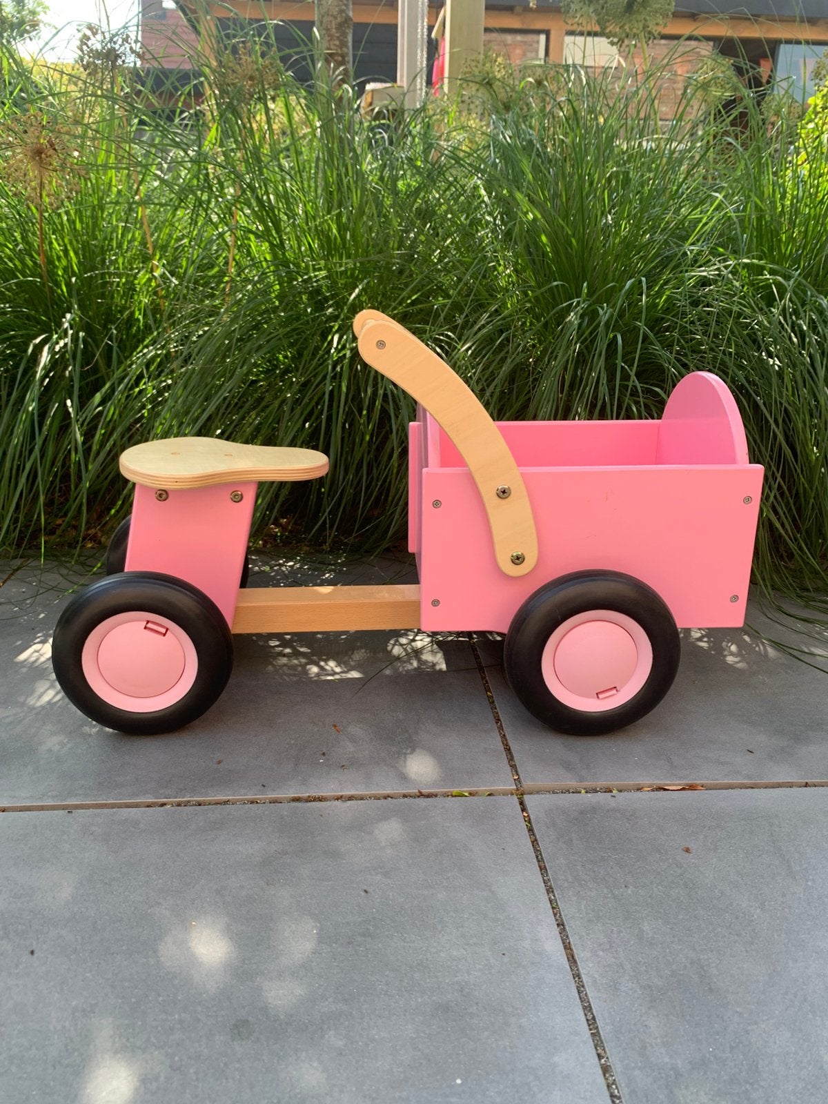 Houten bakfiets New Classic toys roze, Ophalen of Verzenden, Zo goed als nieuw, Loopfiets