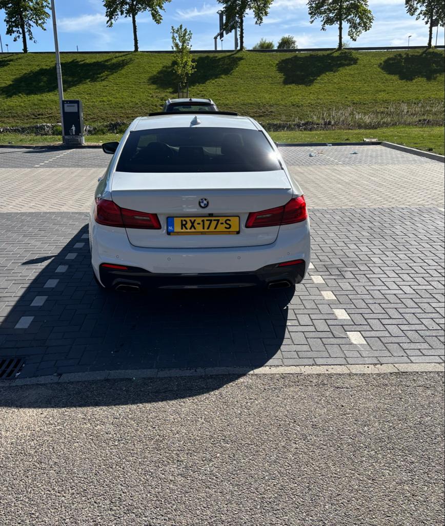 LEASE OVERNAME BMW 5-Serie 520i 184pk Aut. 2018 Wit, Auto's, Automaat, 1998 cc, Achterwielaandrijving, Zwart