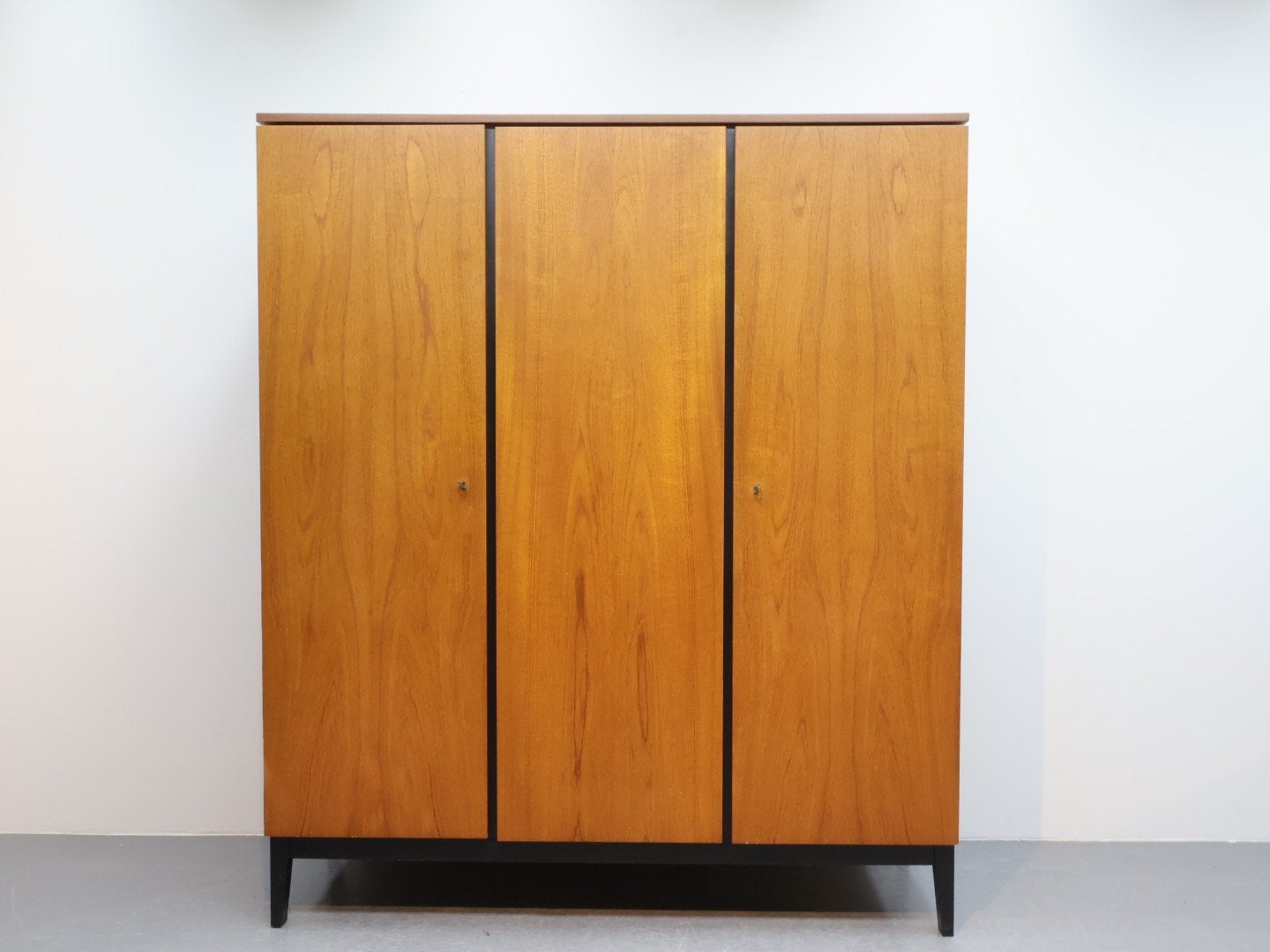 Vintage kledingkast 3 deurs teak, Ophalen, Met deur(en), Gebruikt, 100 tot 150 cm