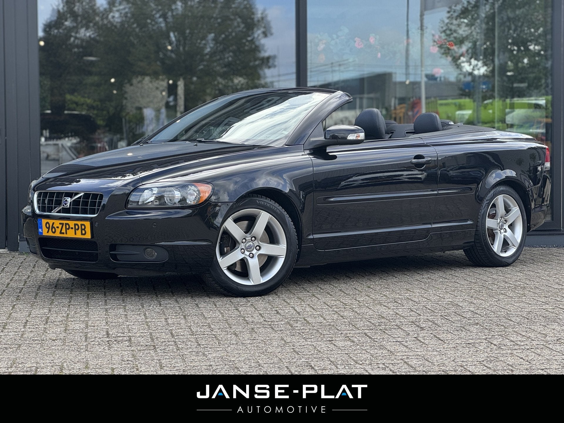 Volvo C70 Convertible 2.4i Momentum Aut Stoelverwarming | NL, Auto's, Dealer onderhouden, C70, Gebruikt, Zwart