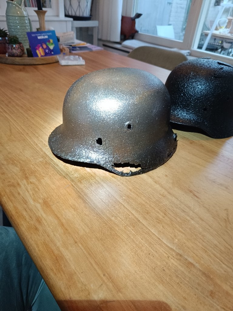 Duitse stahlhelm met battle damage, Ophalen of Verzenden, Landmacht, Duitsland, Helm of Baret