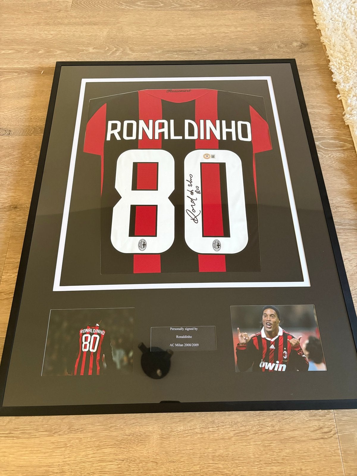 Ingelijst gesigneerd Ronaldinho AC Milan shirt 2008/2009, Ophalen of Verzenden, Zo goed als nieuw, Buitenlandse clubs, Shirt